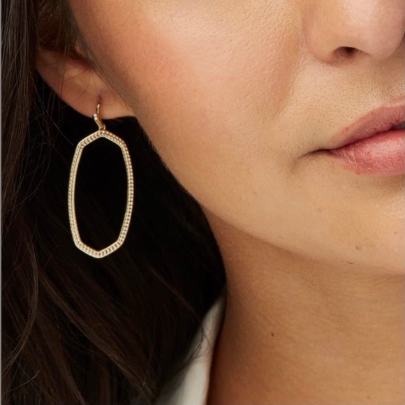 KENDRA SCOTT Dani Open Frame Earrings in Gold